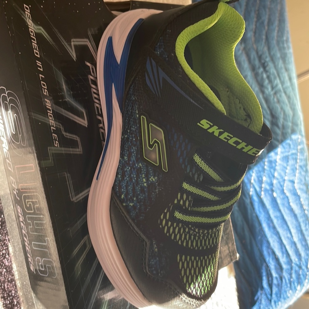 Sketchers kids shoe Sz 10